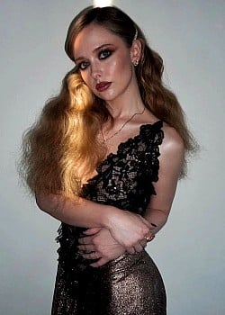 Suzanna Son